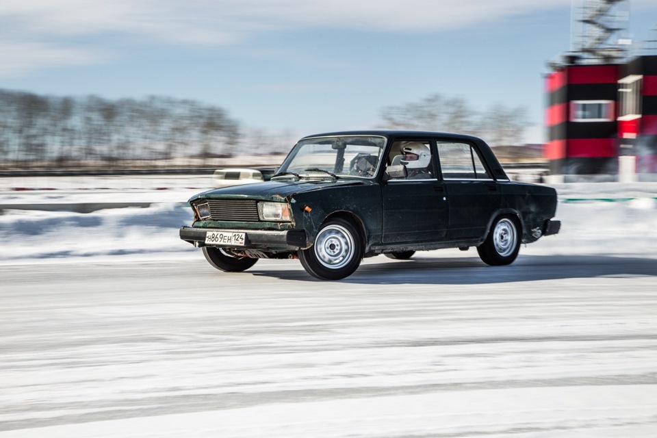 Lada 2105 Winter Drift Battle