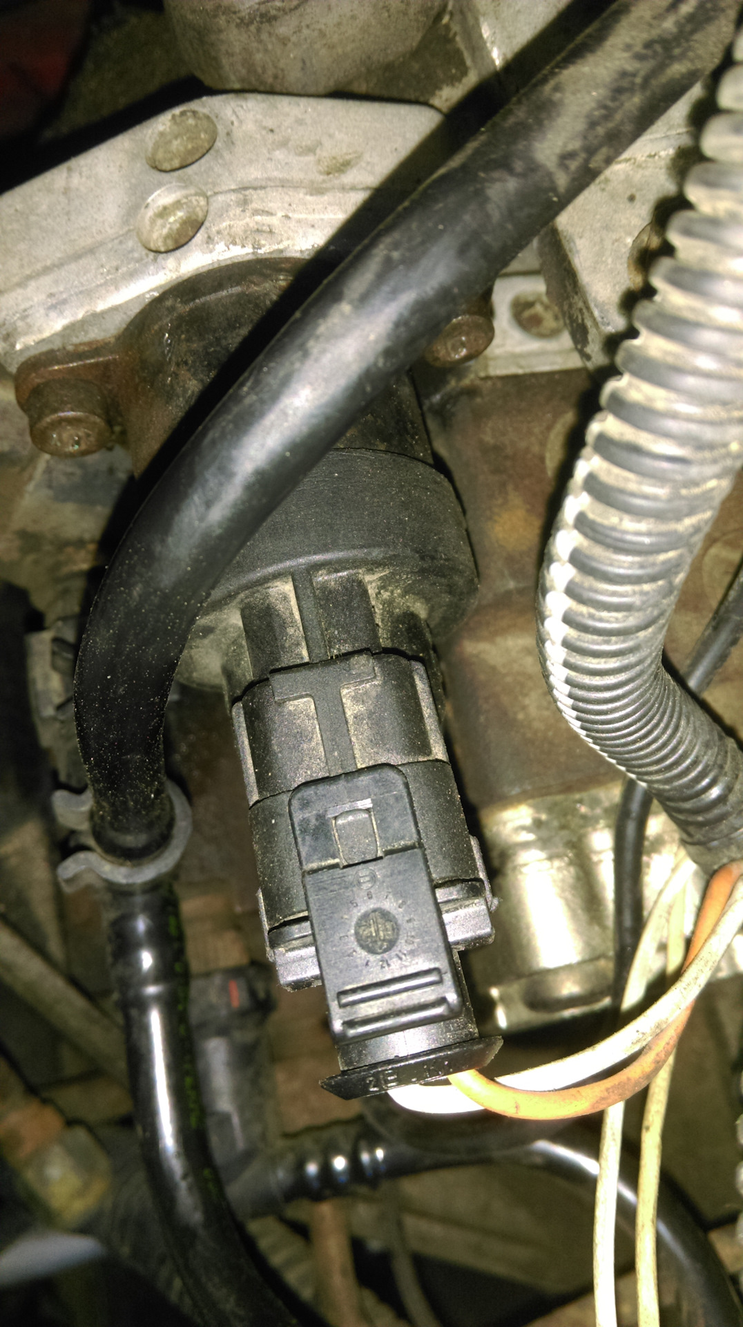 Окисление клемм аккумулятора. Не заводится ваз 2109 карбюратор причины. Глохнет при снятии клеммы ваз. Машина не глохнет после выключения зажигания ваз 2107. Глохнет при снятии клеммы ваз.