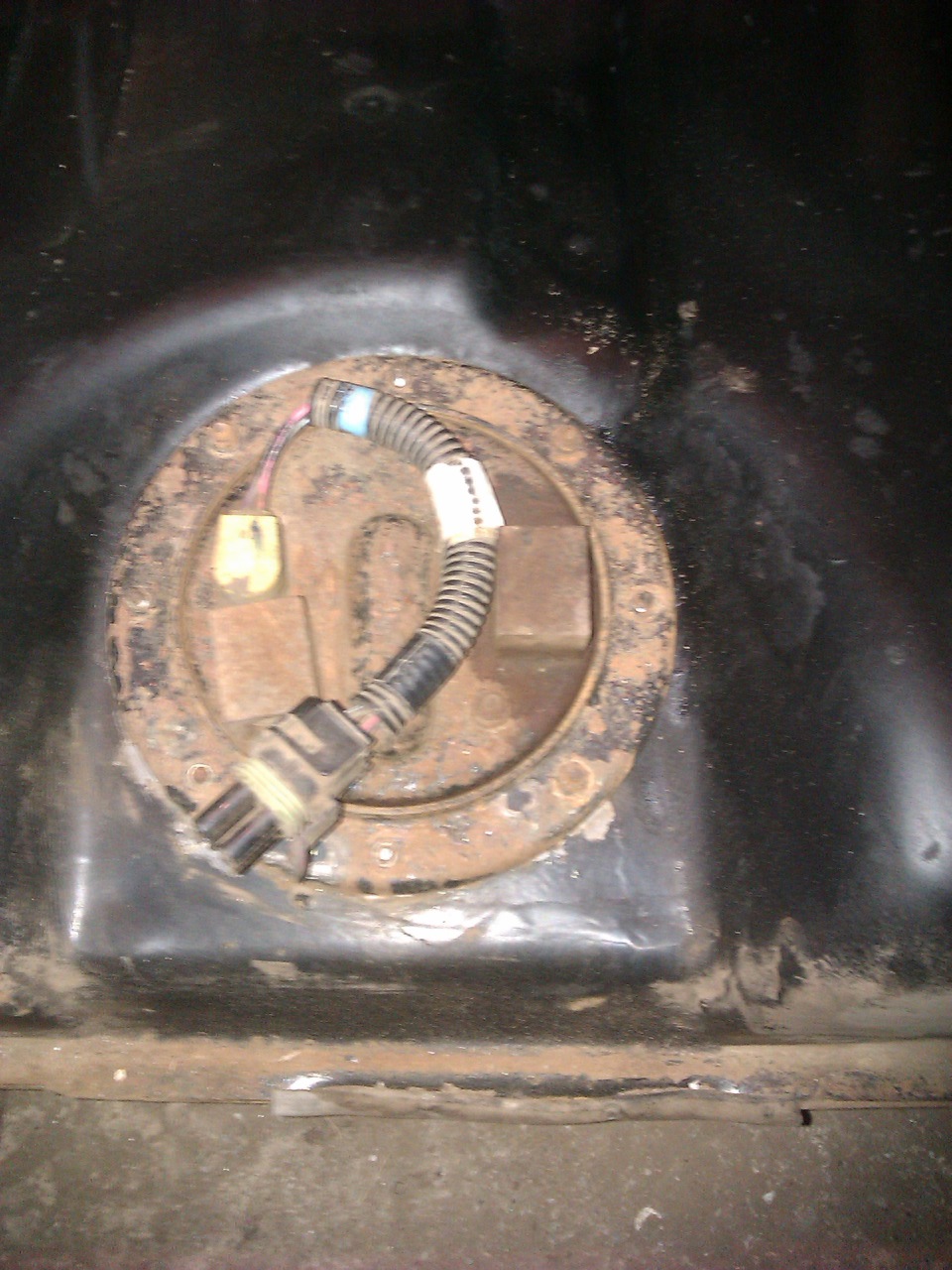 Чистка сеточки бензонасоса — Lada Baltic, 1,5 л, 1998 года | своими ...