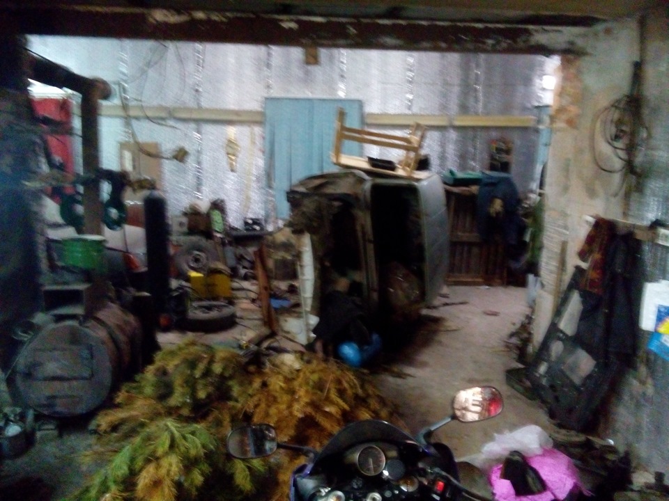 вот так вот бедолага сейчас лежит отдыхает — ИЖ 2715