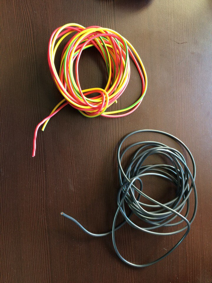 Провода купил таких же цветов, как на образце у Михаила, чтоб прям вообще — Mercedes-Benz E-Class (W124)