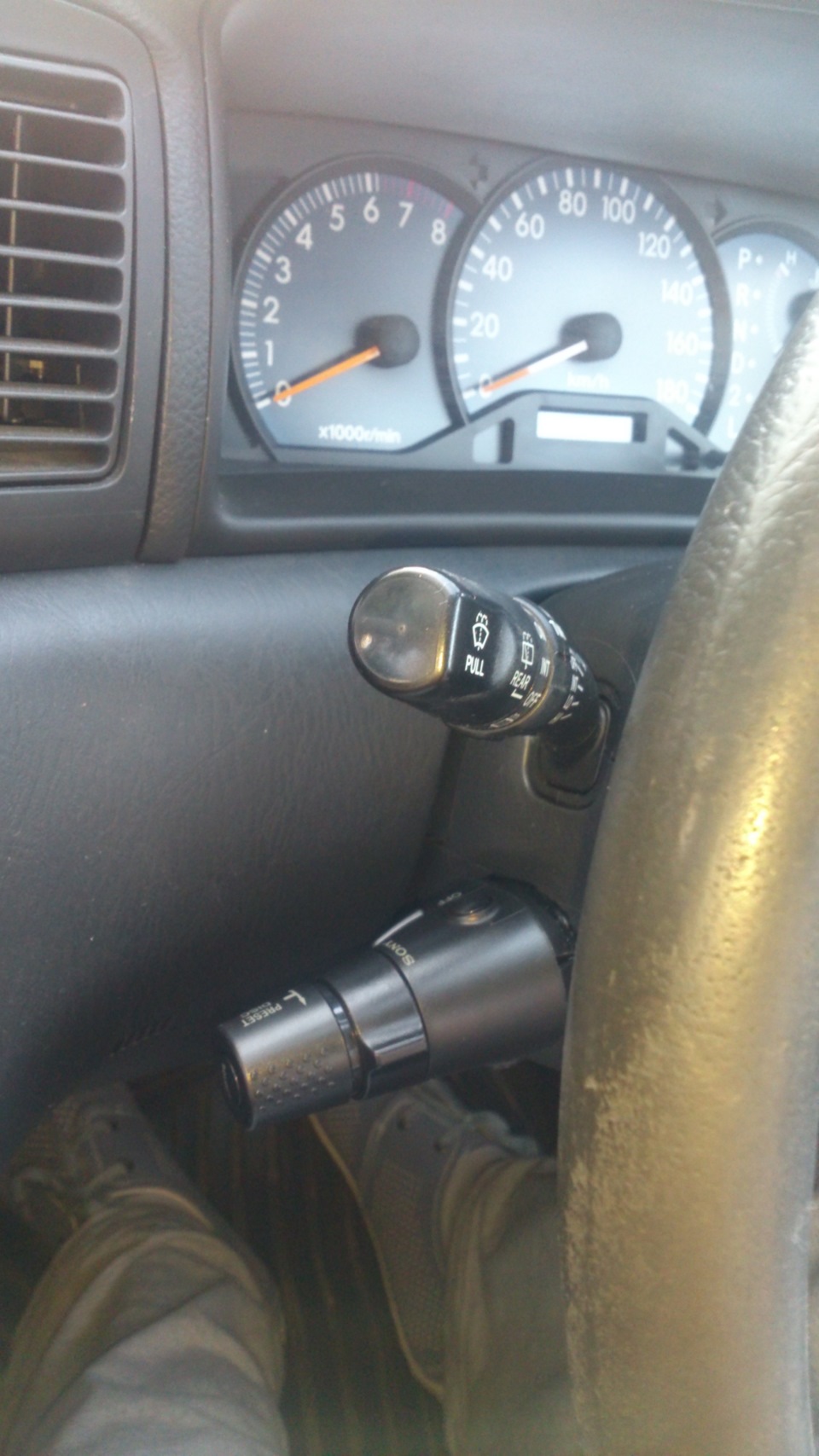 закрепилось намертво — Toyota Allex. Запчасти на фото: B0605