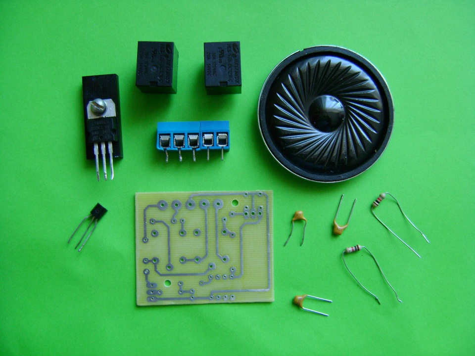 Зуммер батуми. Attiny13 зуммер. Колокольчик на attiny13. Сигнализатор на attiny13.