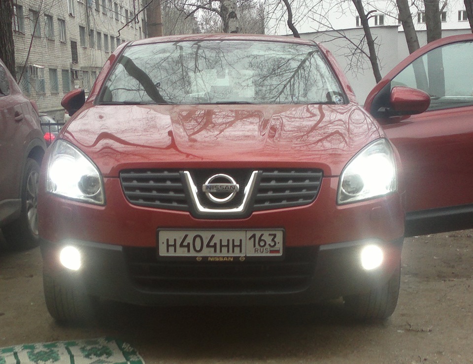 Ближний ниссан кашкай. Ниссан Кашкай 2008 ксенон. Led лампы на Nissan Qashqai j10 2013. Противотуманные лампы Кашкай 2008г.