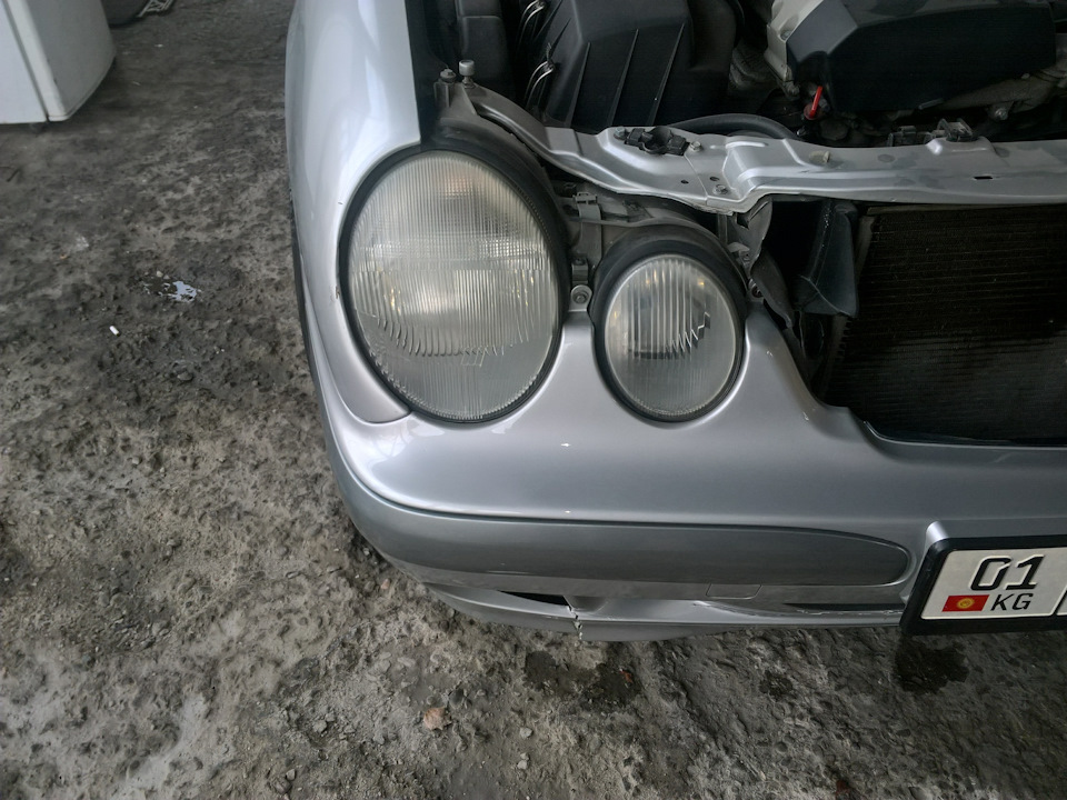 Полировка фар — Mercedes-Benz E-class (W210), 2 л, 1999 года | мойка ...