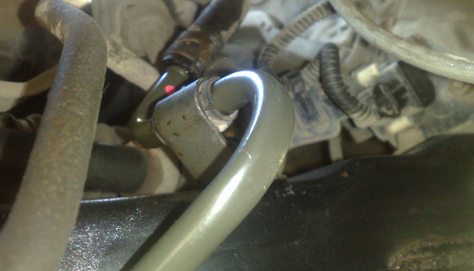 Справа — Mitsubishi Lancer X