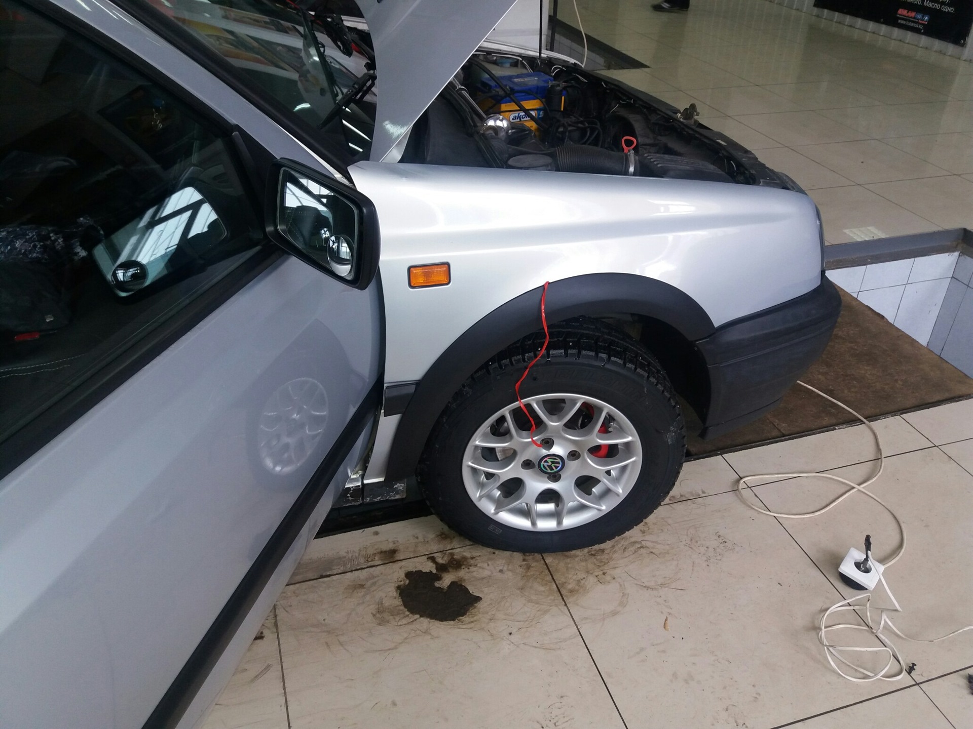 громоотвод на самолете. крылья 2106 на болты. болт с крыльями. закрылки предкрылки спойлеры. предкрылки а320.