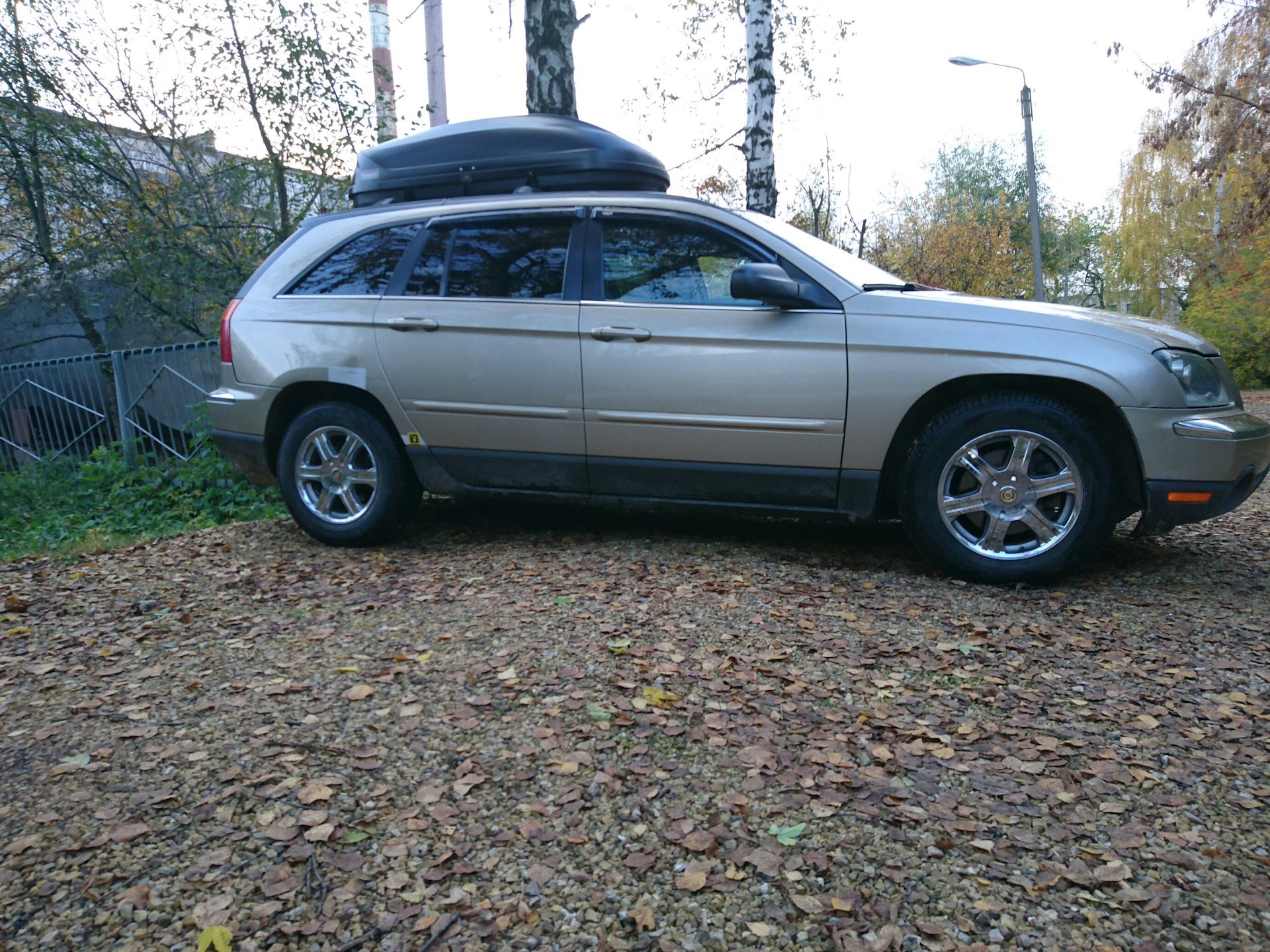 Крайслер пацифика шины. Хром колеса Крайслер Пацифика. Lifted Chrysler Pacifica. Крайслер Пацифика внедорожник оффроуд. Диски на Крайслер Пацифика.