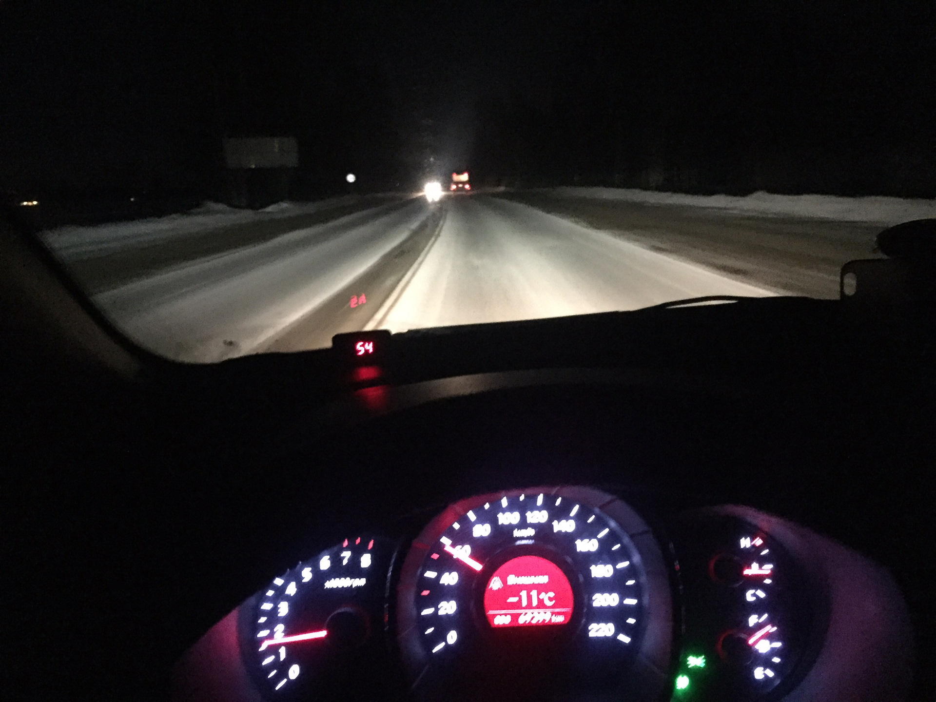 Toyota Camry 50 2016 за рулем ночь 180 км