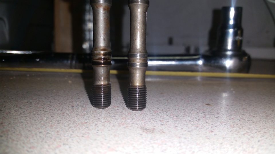 Затяжка болтов крышек шатунов — Volkswagen Golf Mk3, 2,8 л, 1993 года ...