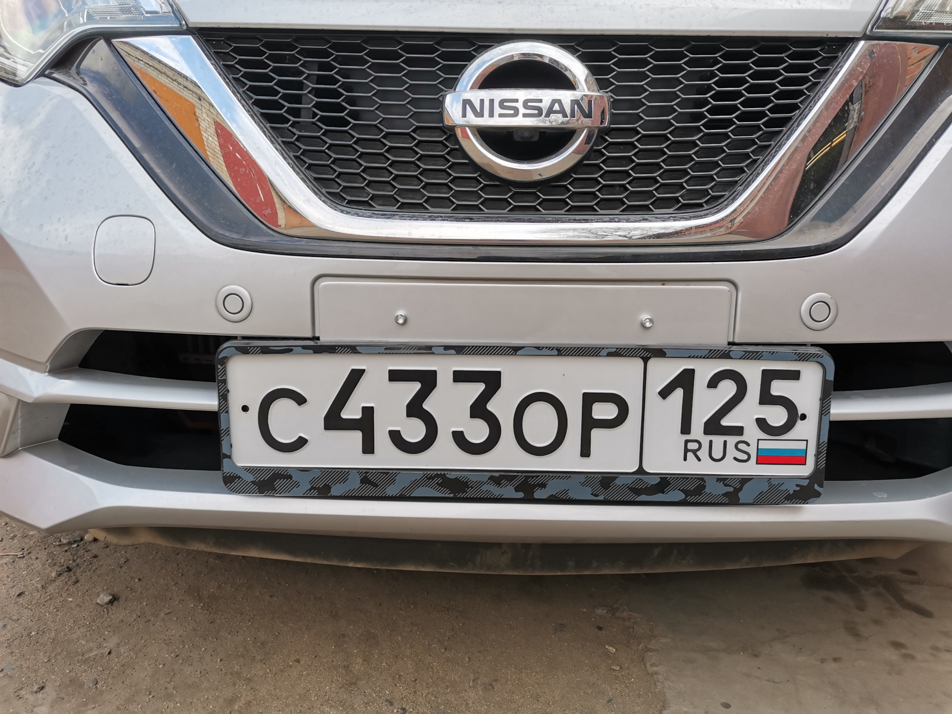 Рамка номера (Е12) — Nissan Note (2G), 1,2 л, 2017 года | аксессуары |  DRIVE2