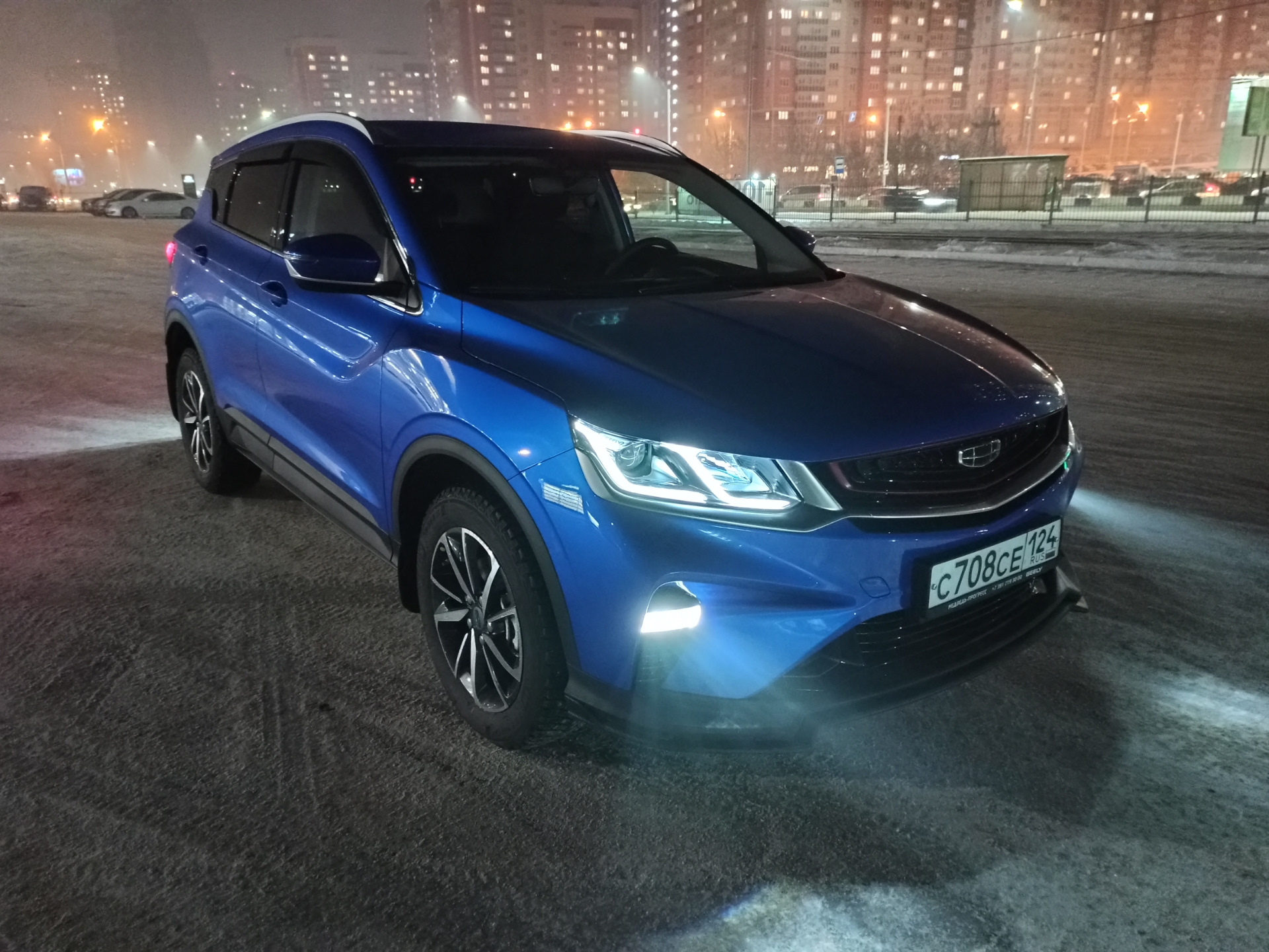 Geely coolray luxury. Geely Coolray синий. Geely Coolray 2022 синяя. Geely Coolray 2020 цвета. Машина Geely Coolray.