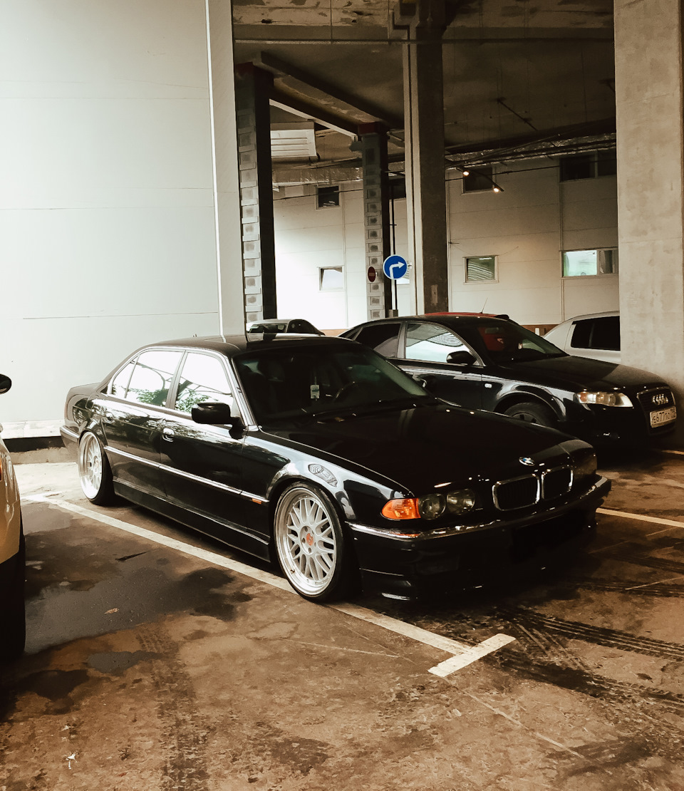 Без номеров. BBS, руль дерево. — BMW 7 series (E38), 4,4 л, 2000 года |  нарушение ПДД | DRIVE2