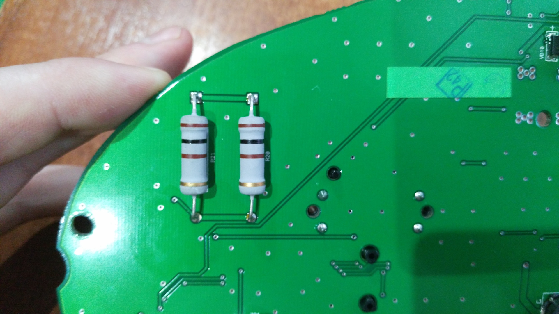 Ваз 2110 лампа зарядки тухнет после перегазовки. Лампа заряда акб на ваз 2107. Ваз 21214 генератор возбуждается после перегазовки. Резистор предварительного возбуждения генератора. Генератор возбуждается только после перегазовки.