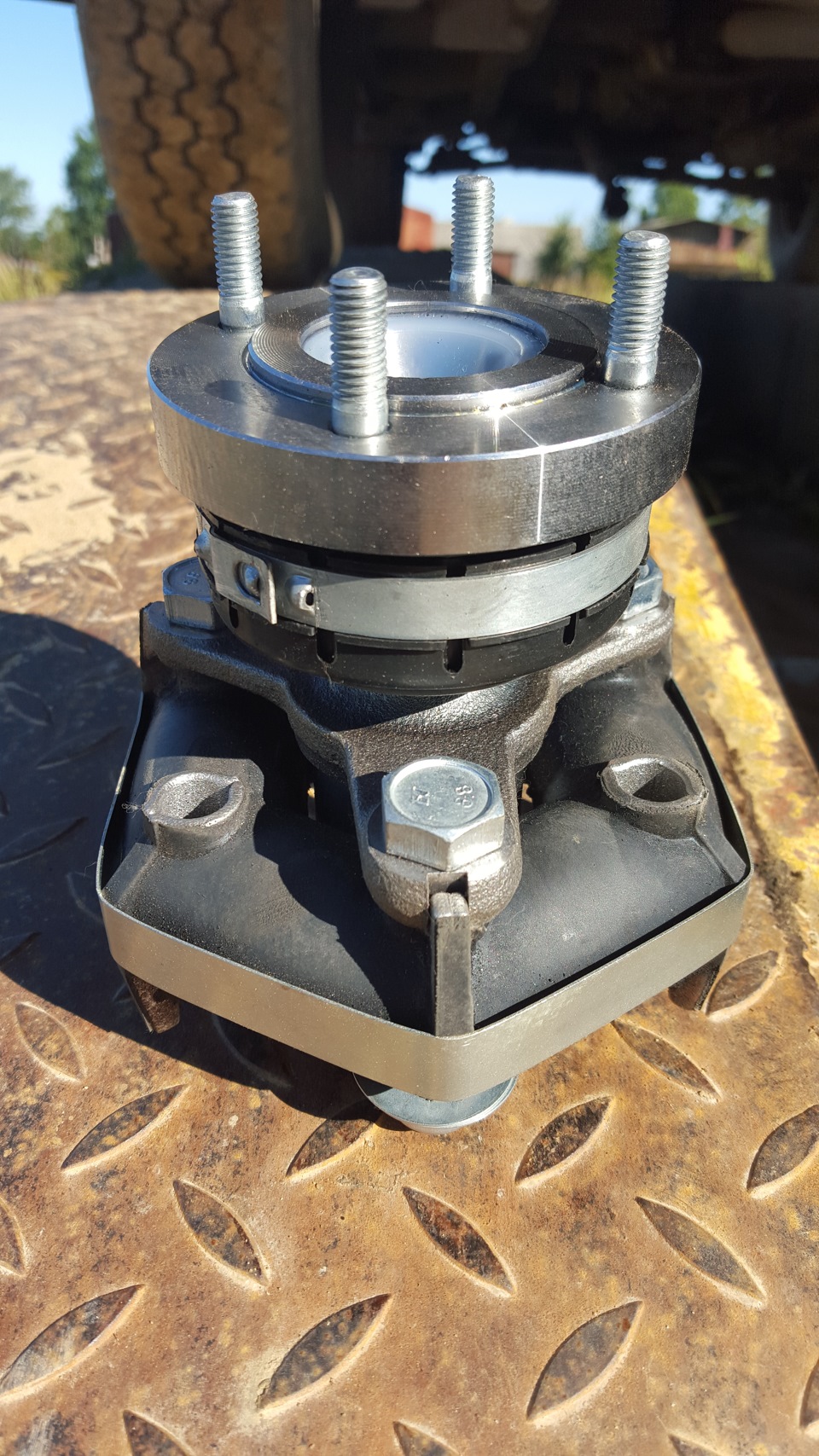 Замена промежуточного вала — Lada 2131, 1,7 л, 2007 года | своими ...