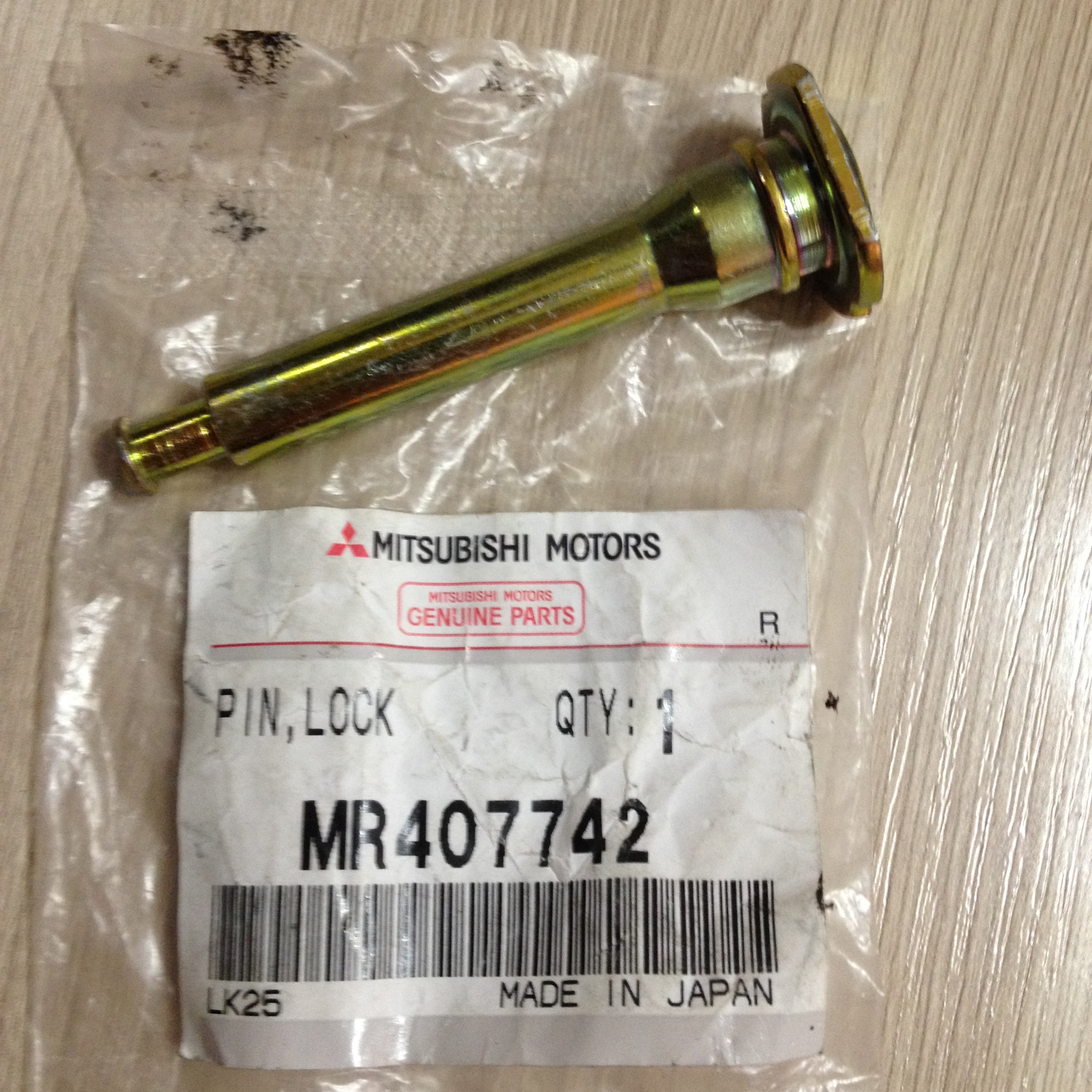 Болт суппорта переднего митсубиси аутлендер. Mr475896 mitsubishi. Направляющая тормозного суппорта митсубиси аутлендер 2008. Bc-2057. Направляющие переднего суппорта mitsubishi asx.