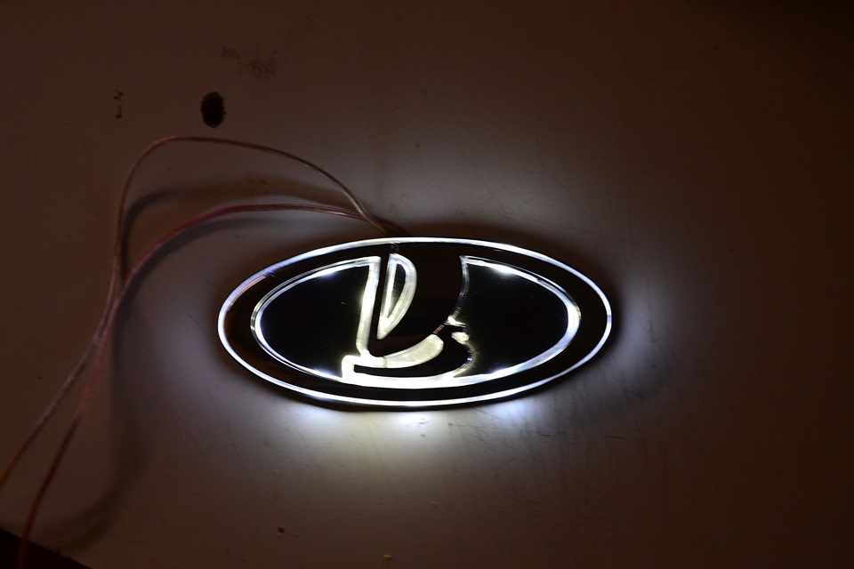 Подсветка логотипа купить. Логотип ВАЗ. Логотип с подсветкой. Подсветка значка ВАЗ. Светящийся логотип ВАЗ.