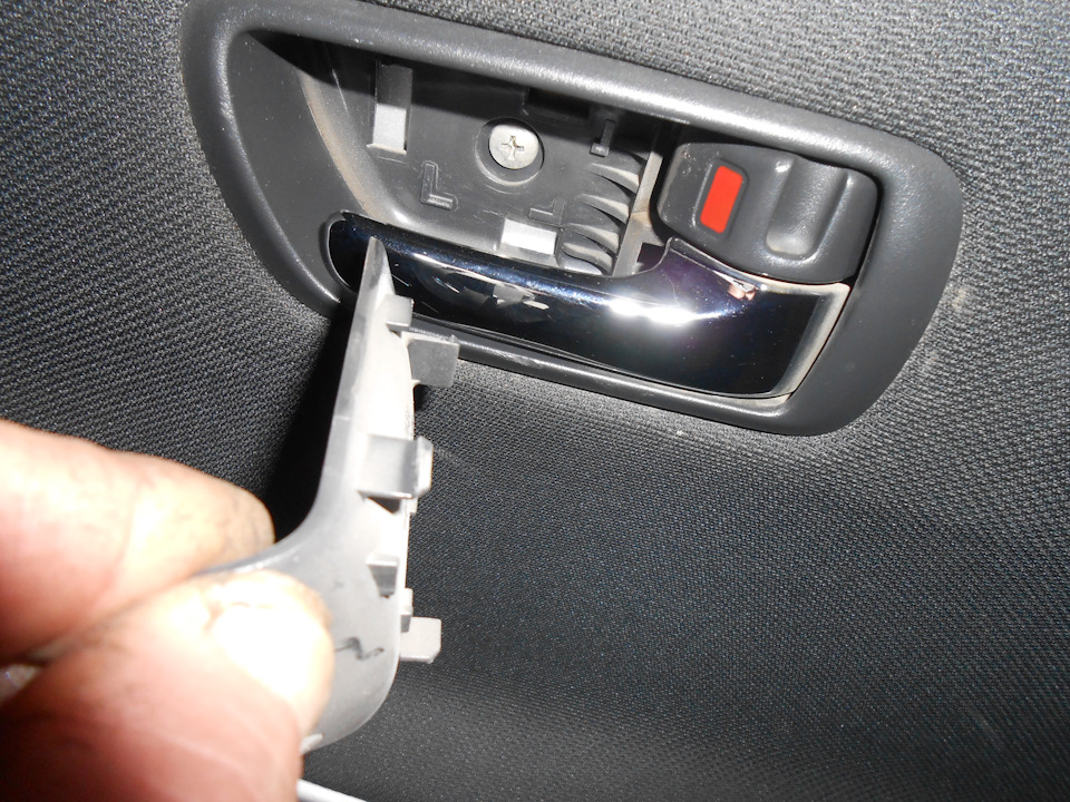 ЗАМЕНА ЗАМКА ЗАДНЕЙ ДВЕРИ — Toyota Corolla Verso, 1,8 л, 2005 года ...