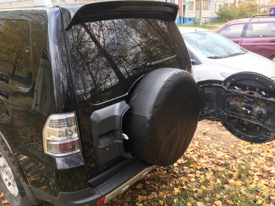 Бокс запасного колеса для Mitsubishi Pajero 4 lazarty.ru