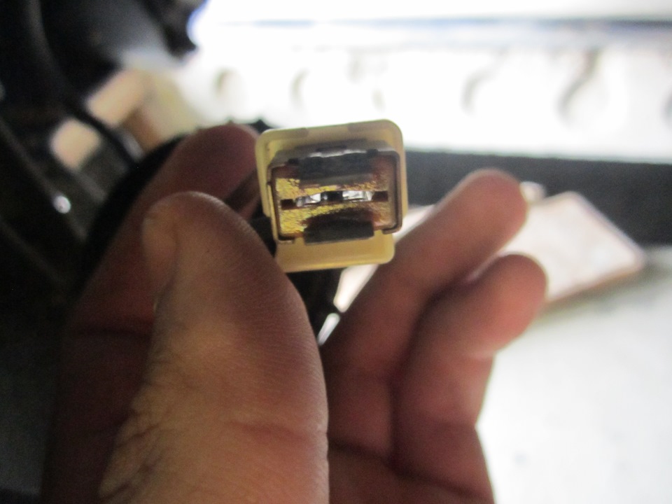 Поставил подкрылки, лампу в туманку, почистил ржавчину вообщем ГАРАЖ :P ...