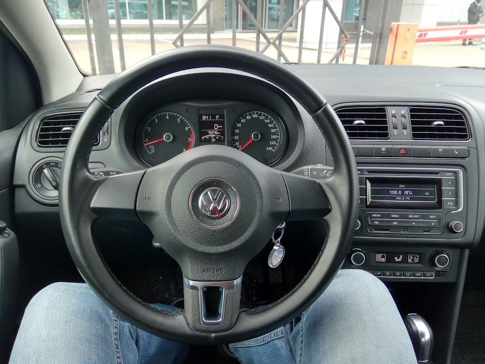 Сравнение VW POLO и LADA Granta — Lada Гранта (1G), 1,6 л, 2016 года ...