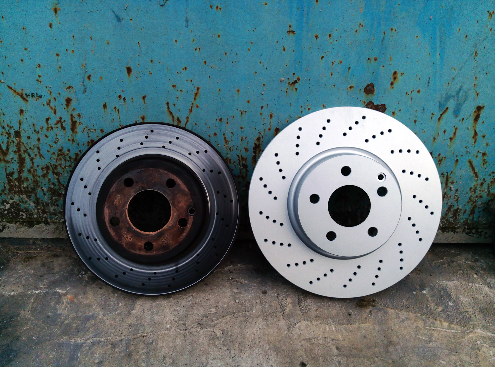 тормозной диск передний левый