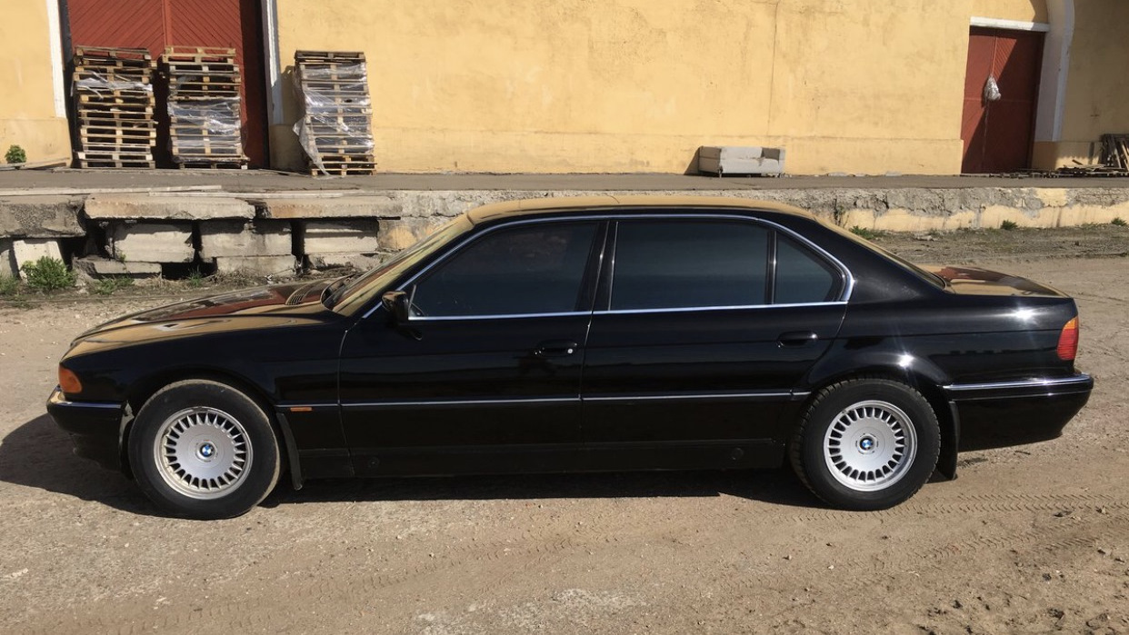 Бумер семерка. BMW 750 бумер. BMW e38 750il бумер. BMW 750 e38 бумер. БМВ Е 38 750 li бумер.