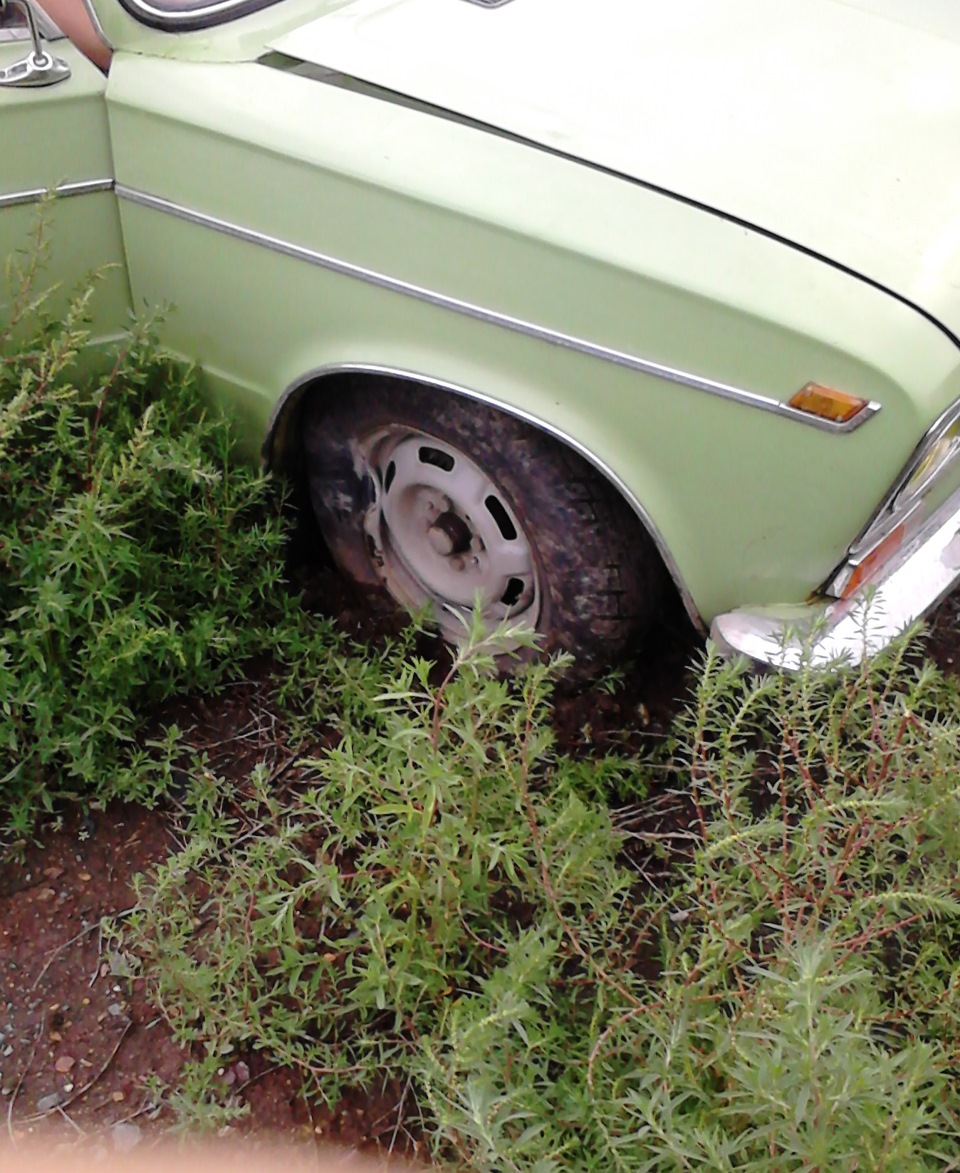 СЕГОДНЯ Я УЕБАЛСЯ ОБ БОРДЮР, В***** КОЛЕСО — Lada 2103, 1,6 л, 1982 ...