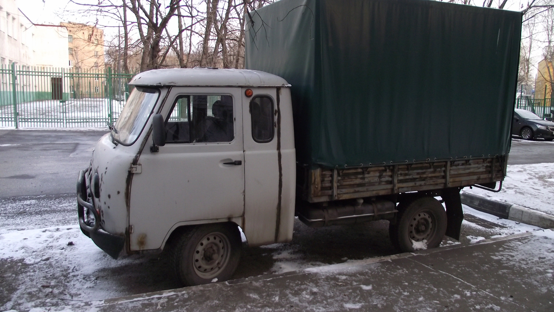 Уаз со спальником. Уаз 3303 со спальником. Уаз со спальником. Уаз головастик 39095. Уаз со спальником.