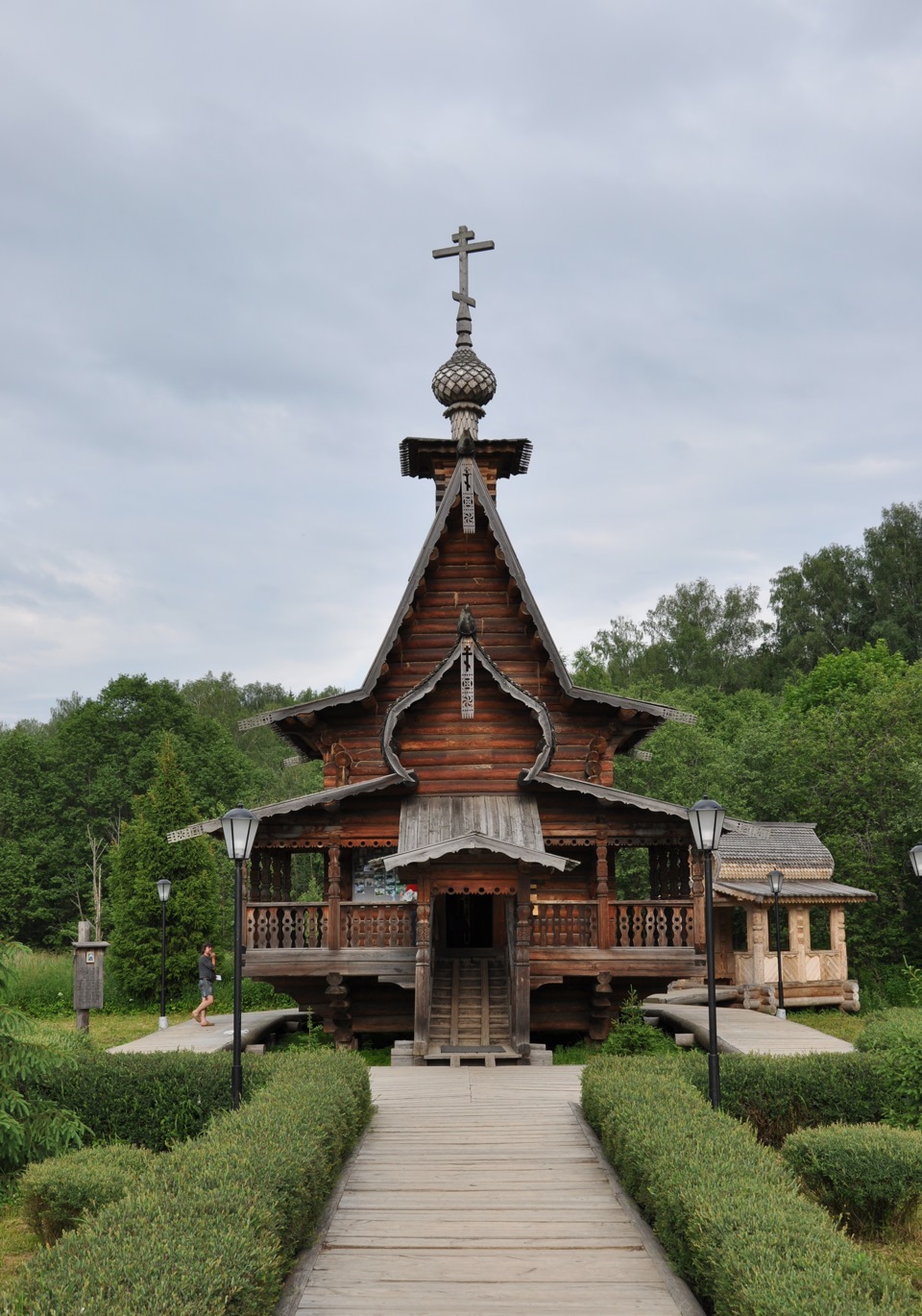 Церковь спаса нерукотворного новосибирск. Музей искусств в храме христа спасителя в москве. Музей под храмом. Кижи карелия. Деревянное зодчество карелии храм святителя иннокентия.
