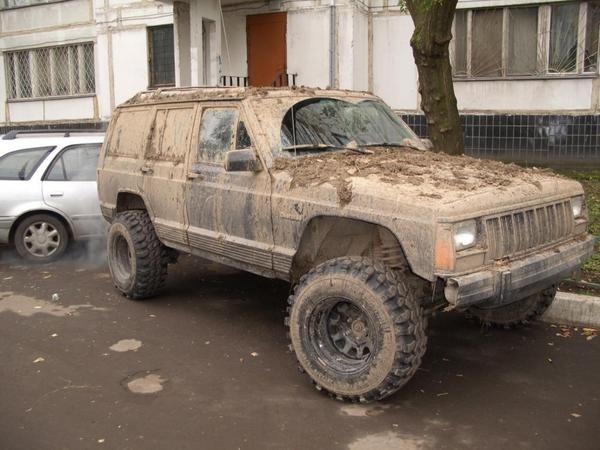 Jeep Grand Cherokee в грязи