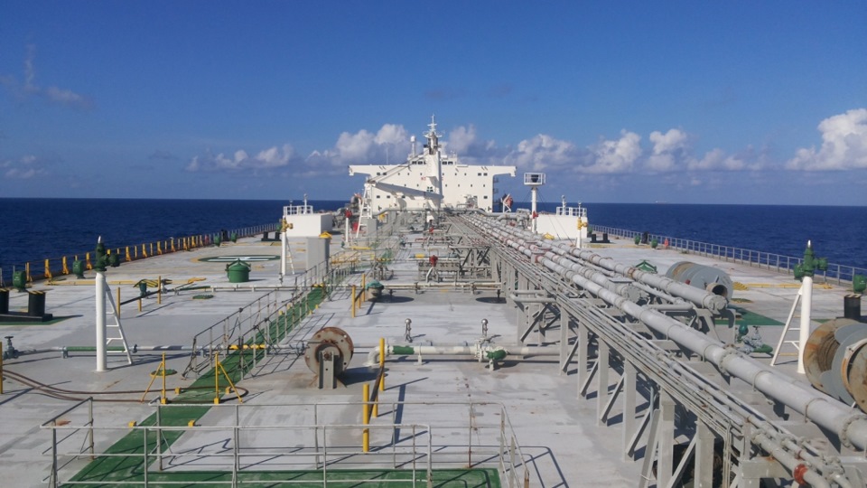 Excursus on the deck of the bulk-oil tanker