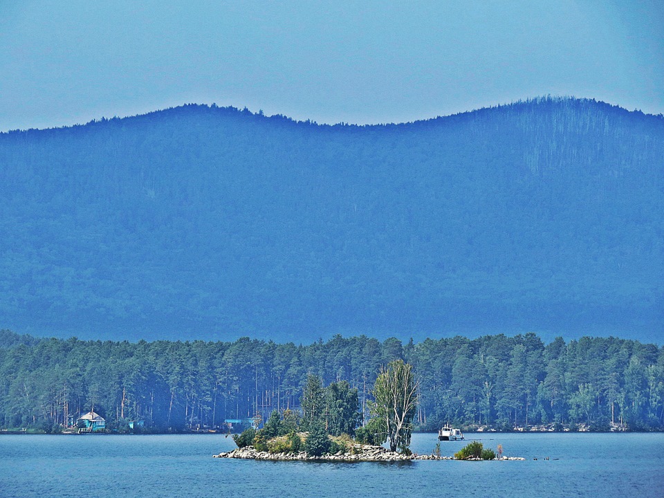 Остров святой веры на озере тургояк