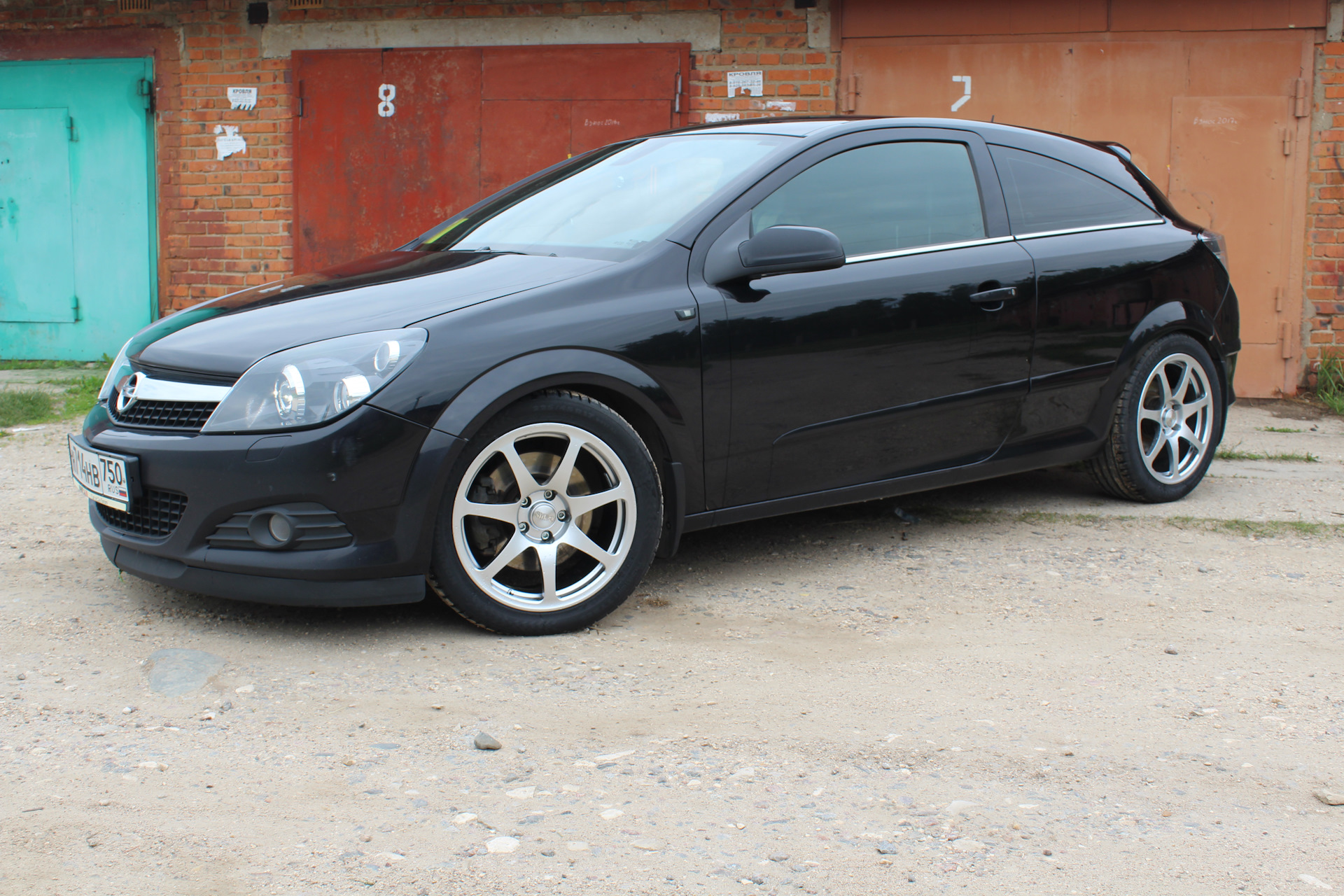 Opel Astra GTC 2008 на дисках