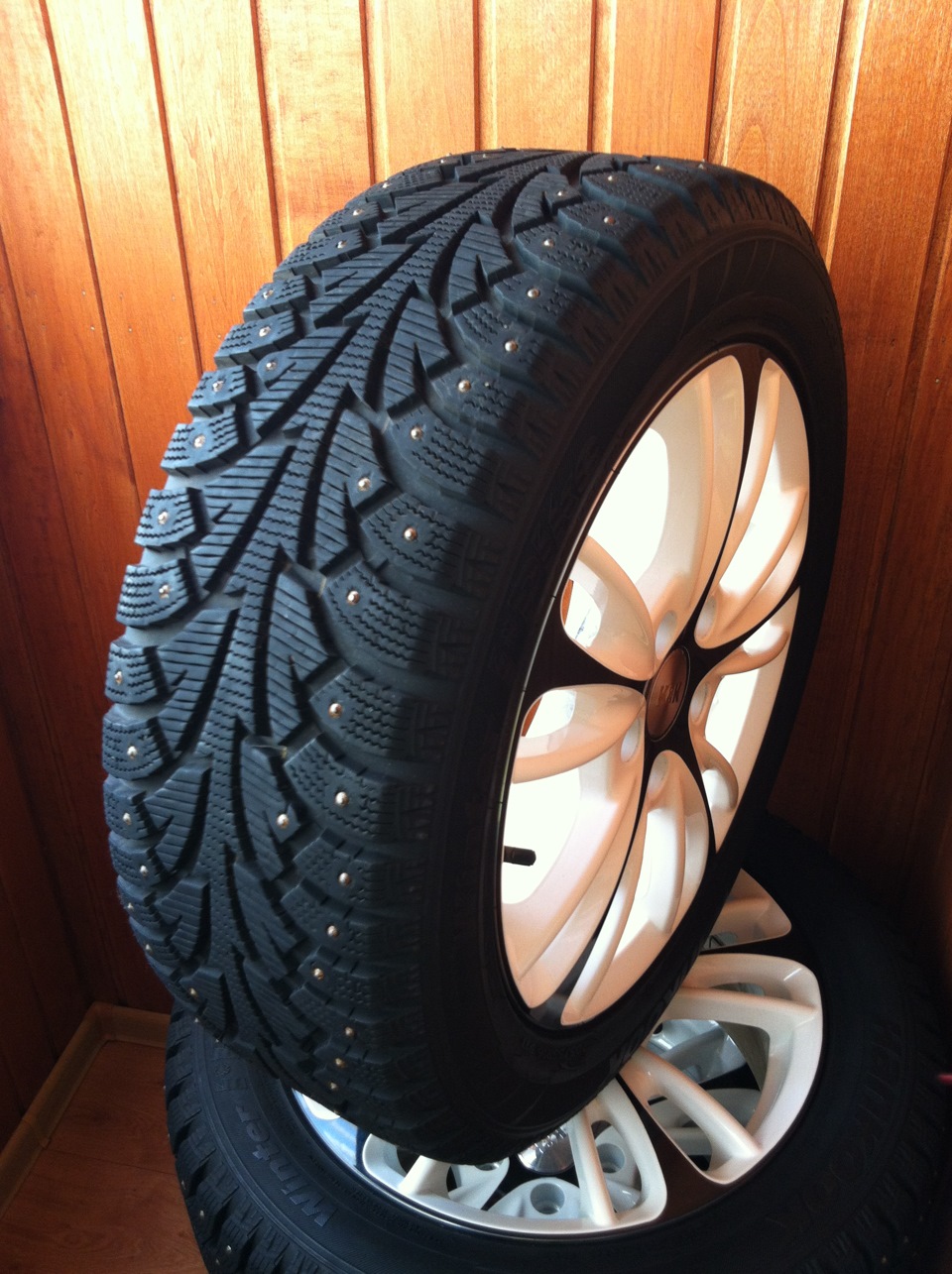 205 55 r16 шипованные. Hankook 205/55r16 w409. Зимняя резина r22. Зимняя резина 205/55 r16. Ханкук шины зима 205/55 r16.