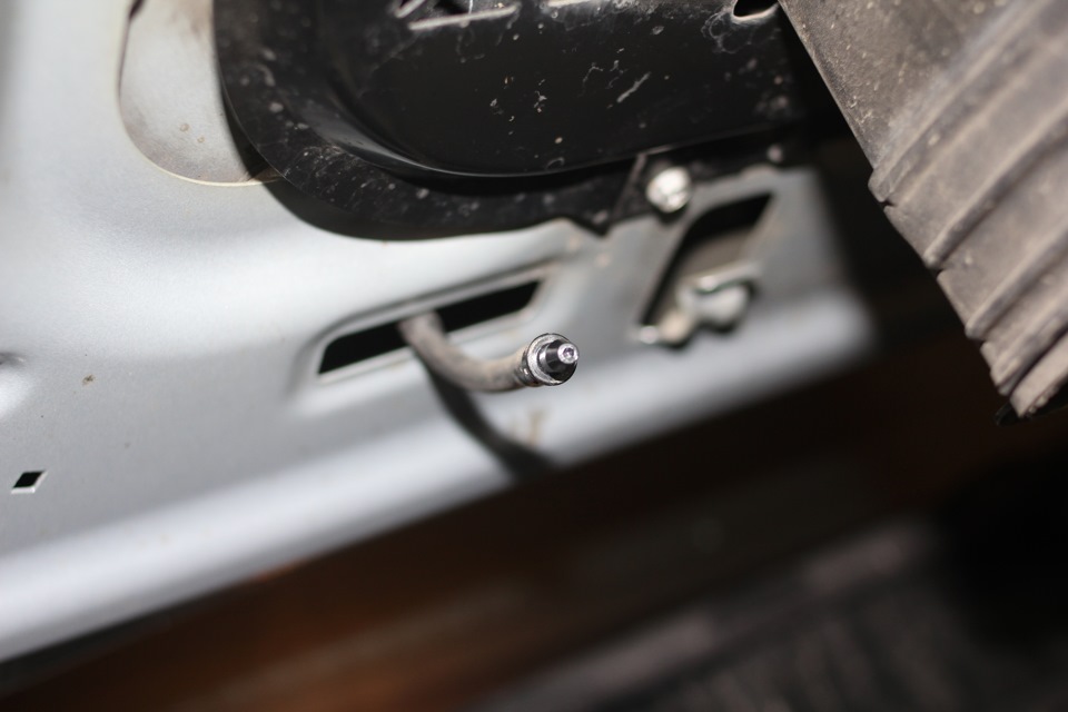 Забилась трубка и форсунка омывателя лобового стекла. — Subaru Forester ...