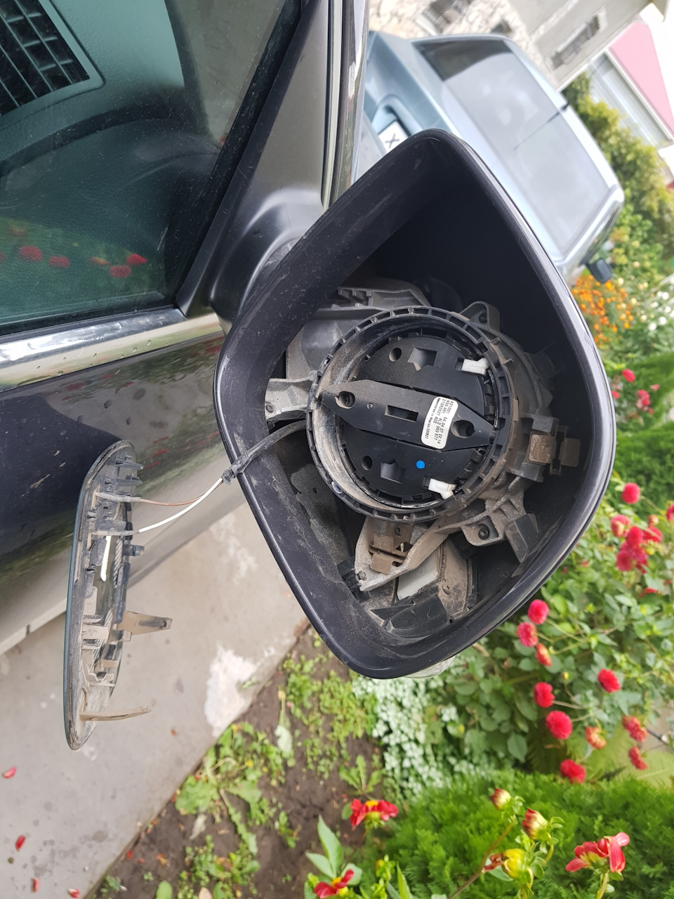 Как разобрать зеркало туарег нф Мертвые зеркала - Volkswagen Touareg (1G), 3,6 л, 2007 года своими руками DRIVE2