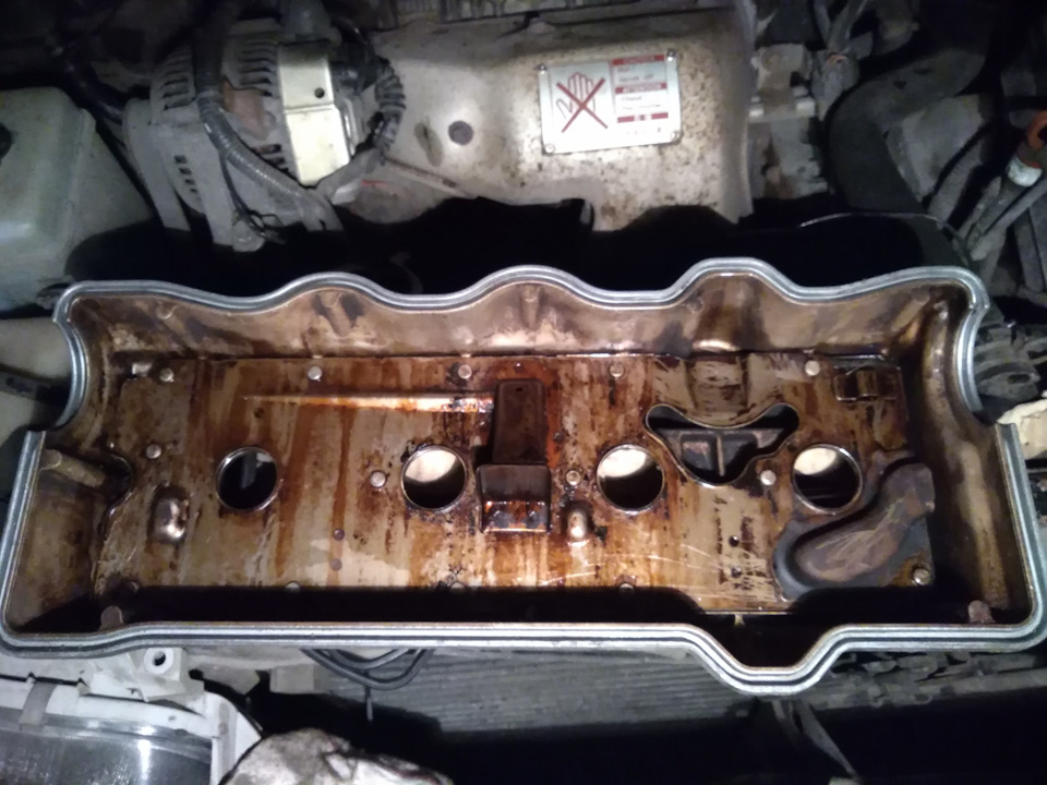 Вопрос-куда девается масло из двигателя? Ответ-течёт из под клапанной ...