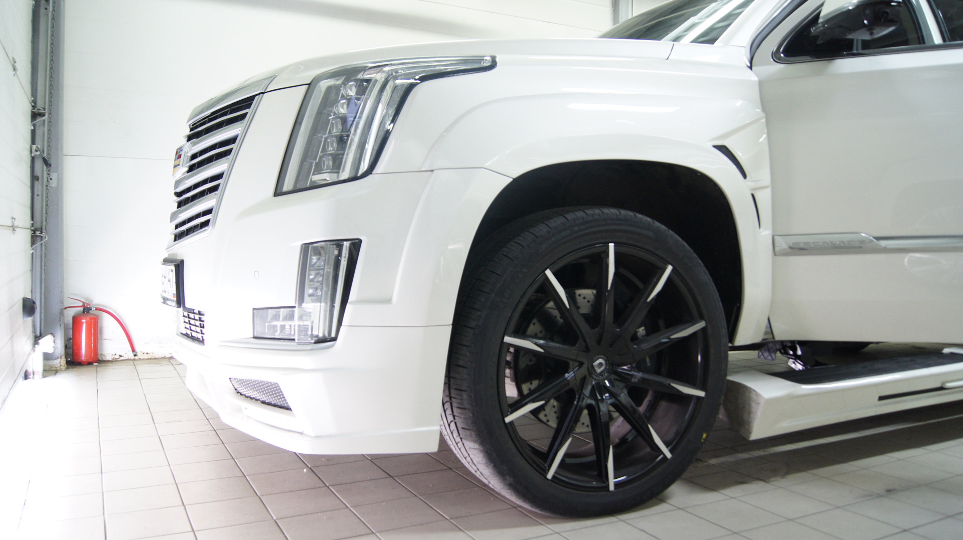 Cadillac Escalade Black r24