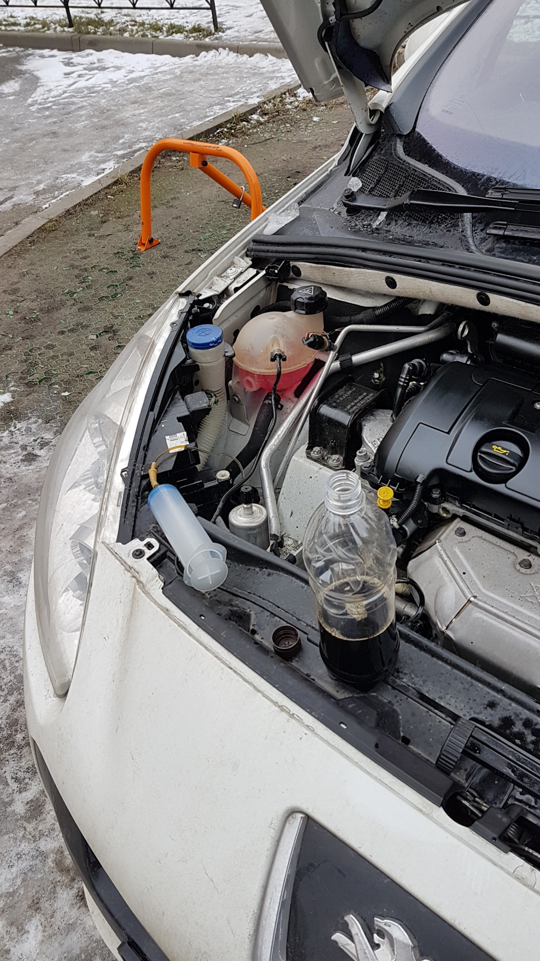 Смена жидкости в ГУР — Peugeot 308 (1G), 1,6 л, 2011 года | своими ...