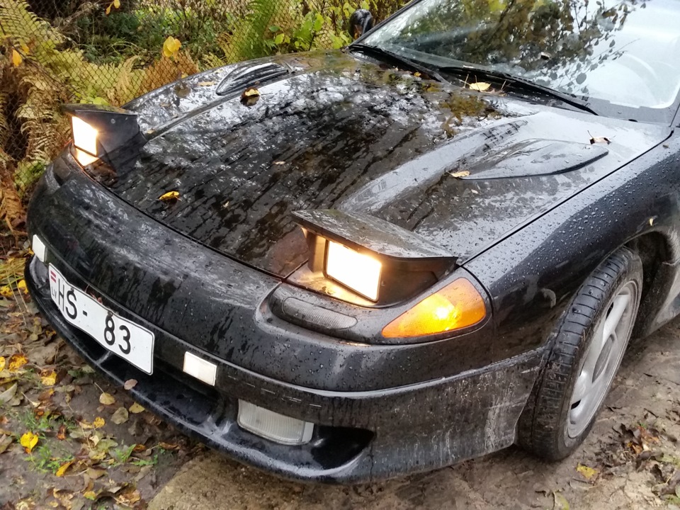 Спрятать фары. Фары Додж стелс. Dodge Stealth с выдвижными фарами. Додж с 2 фарами.