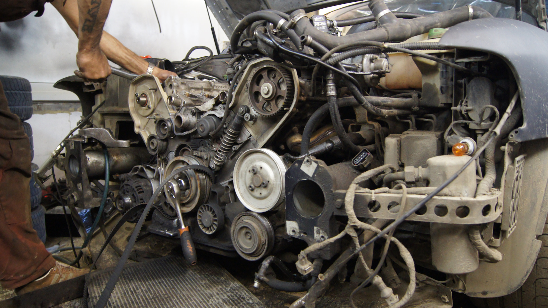 цепь или ремень. Audi 4. ремонт двс ауди. Audi q5 двигатель - cdnc. 2 v8 fsi капремонт.