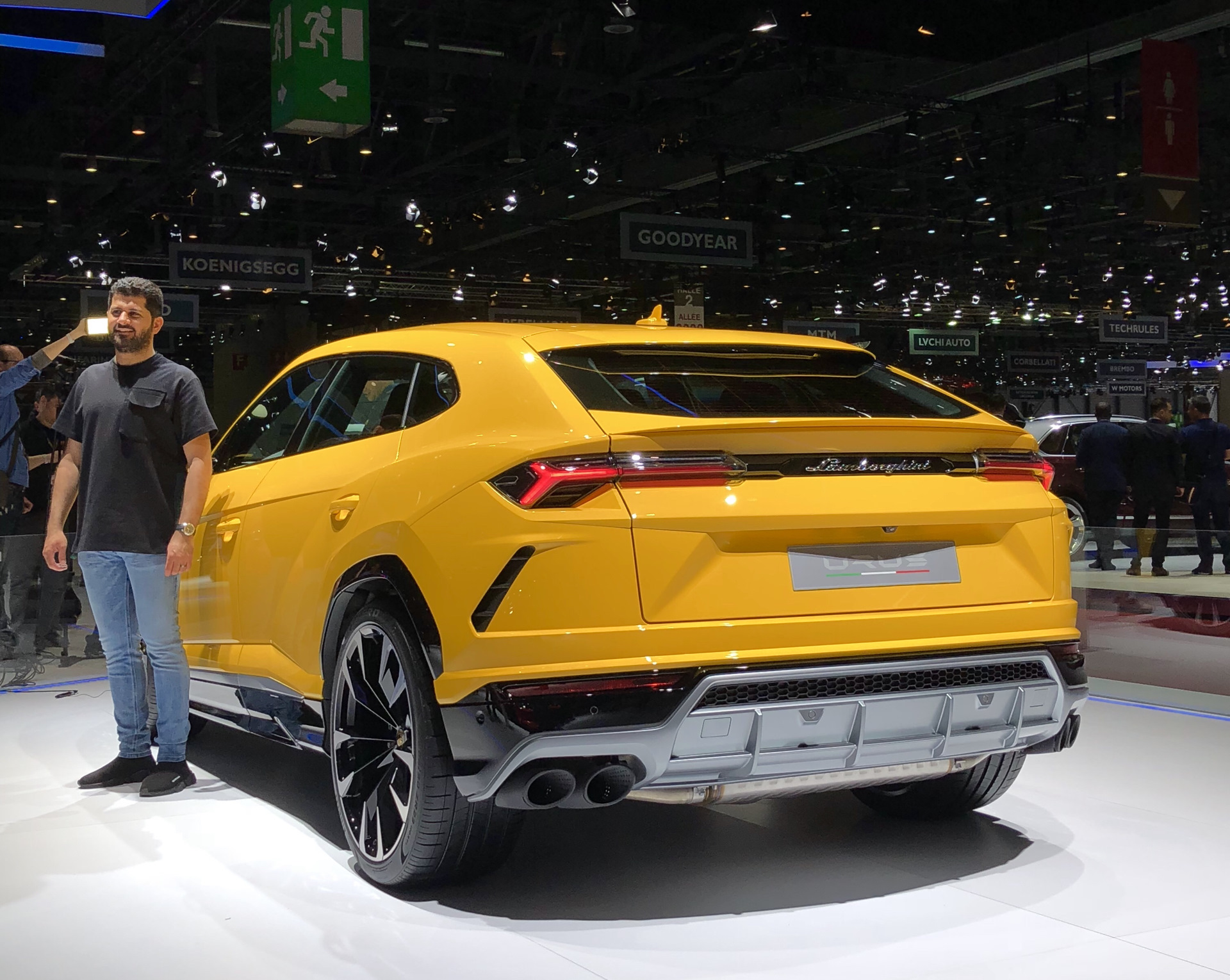 Lamborghini Urus drive2