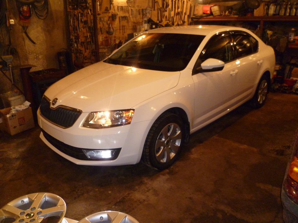 работает Корнер и пер-ие ПТФ как ДХО — Skoda Octavia A7 Mk3