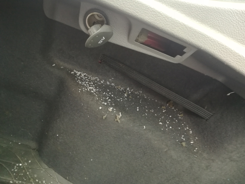 Новогодний подарок — Renault Laguna II, 1,8 л, 2002 года | прикол | DRIVE2
