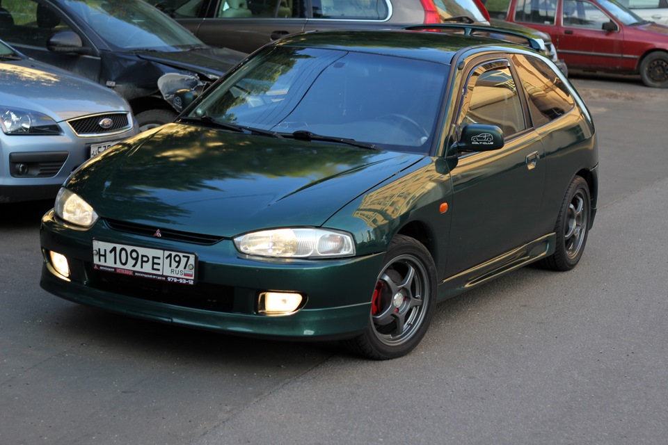 Mitsubishi Colt 5 stance