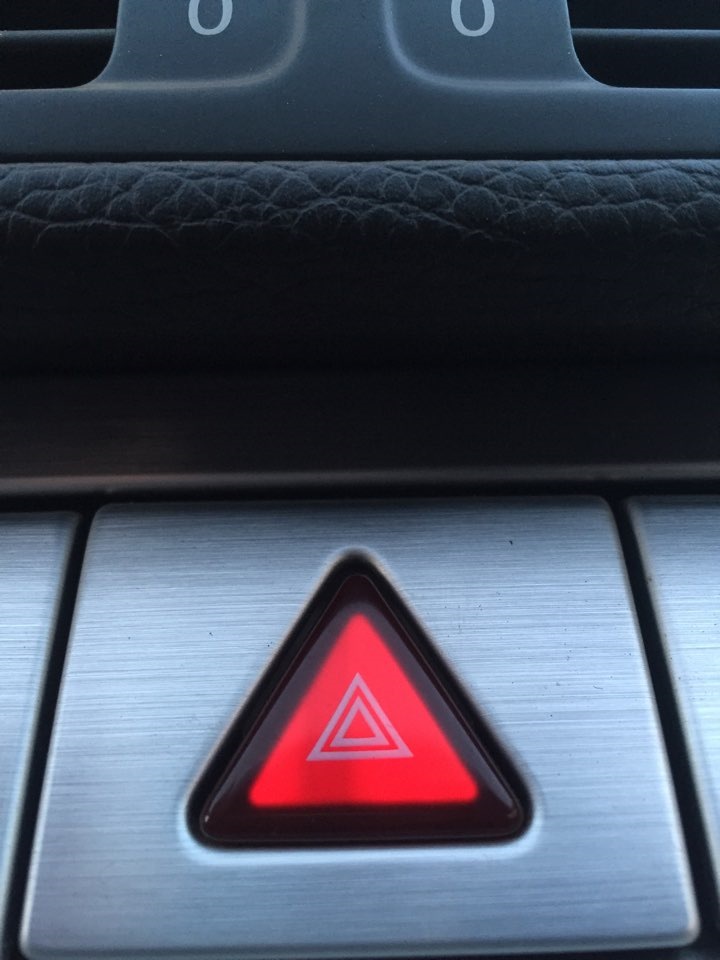 Авто аварийка. Кнопка аварийки Acura RDX 2014. Мл 166 кнопка аварийки. Кнопка аварийной сигнализации Грейт. Honda Elysion 2006 кнопка аварийки.