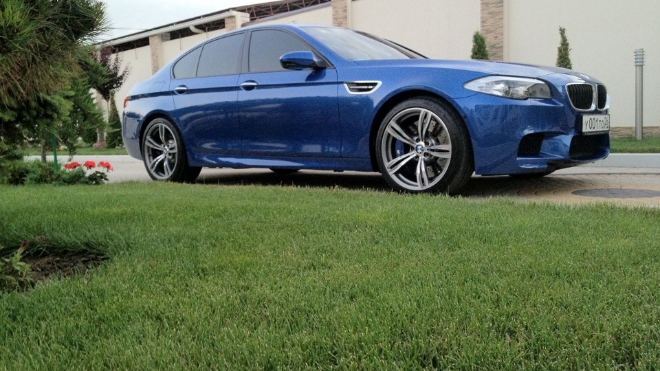 BMW m5 f10 Monte Carlo Blue