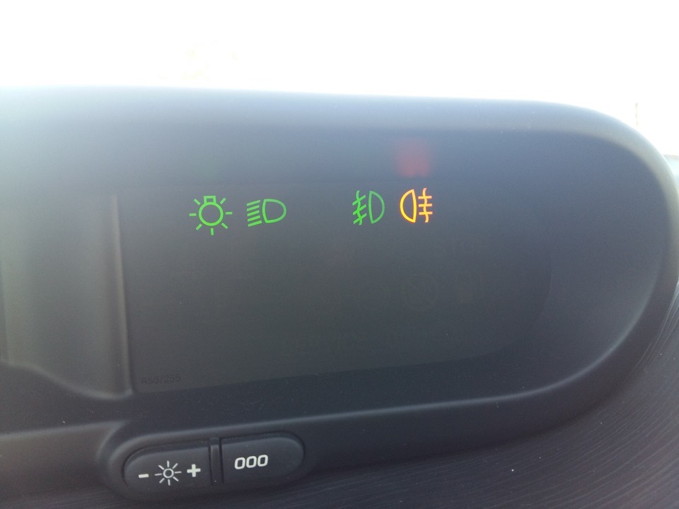 Задний противотуманный фонарь? Не, не слышал)) — Citroen C3 Picasso, 1 ...