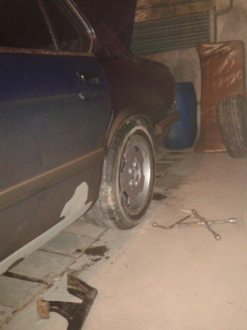 Заехал к другу помочь прибраться в гараже — BMW 5 series (E28), 2,4 л ...